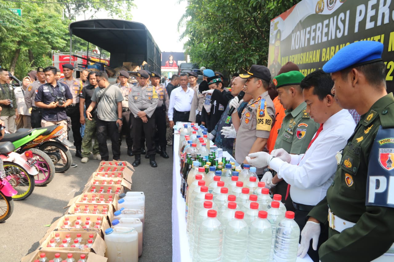 2.401 Liter Miras Berhasil Diamankan dari 54 Pelaku